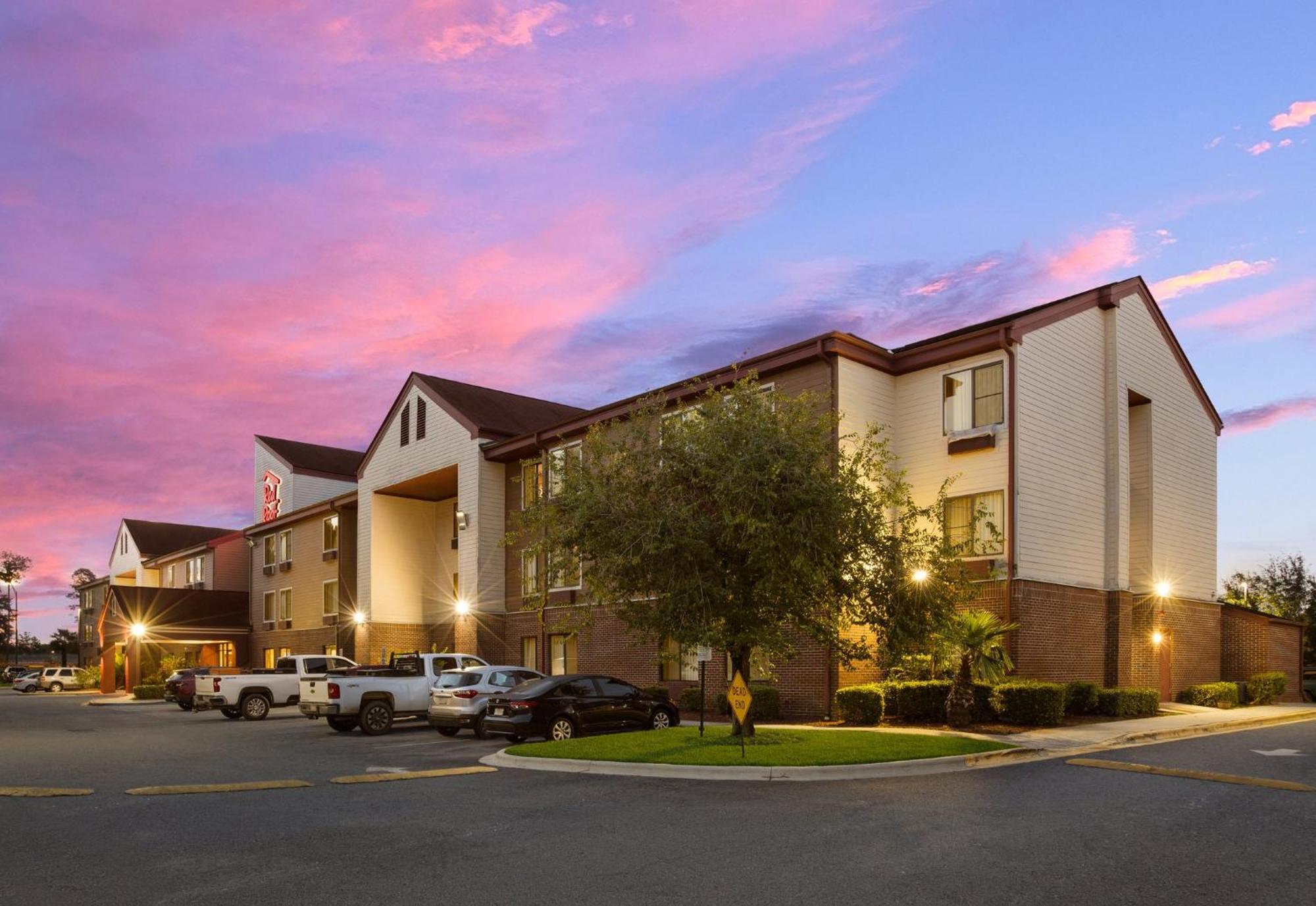 Red Roof Inn & Suites Savannah Airport Pooler Exterior foto