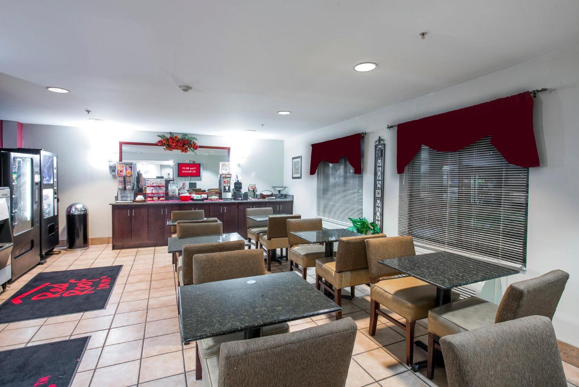 Red Roof Inn & Suites Savannah Airport Pooler Exterior foto