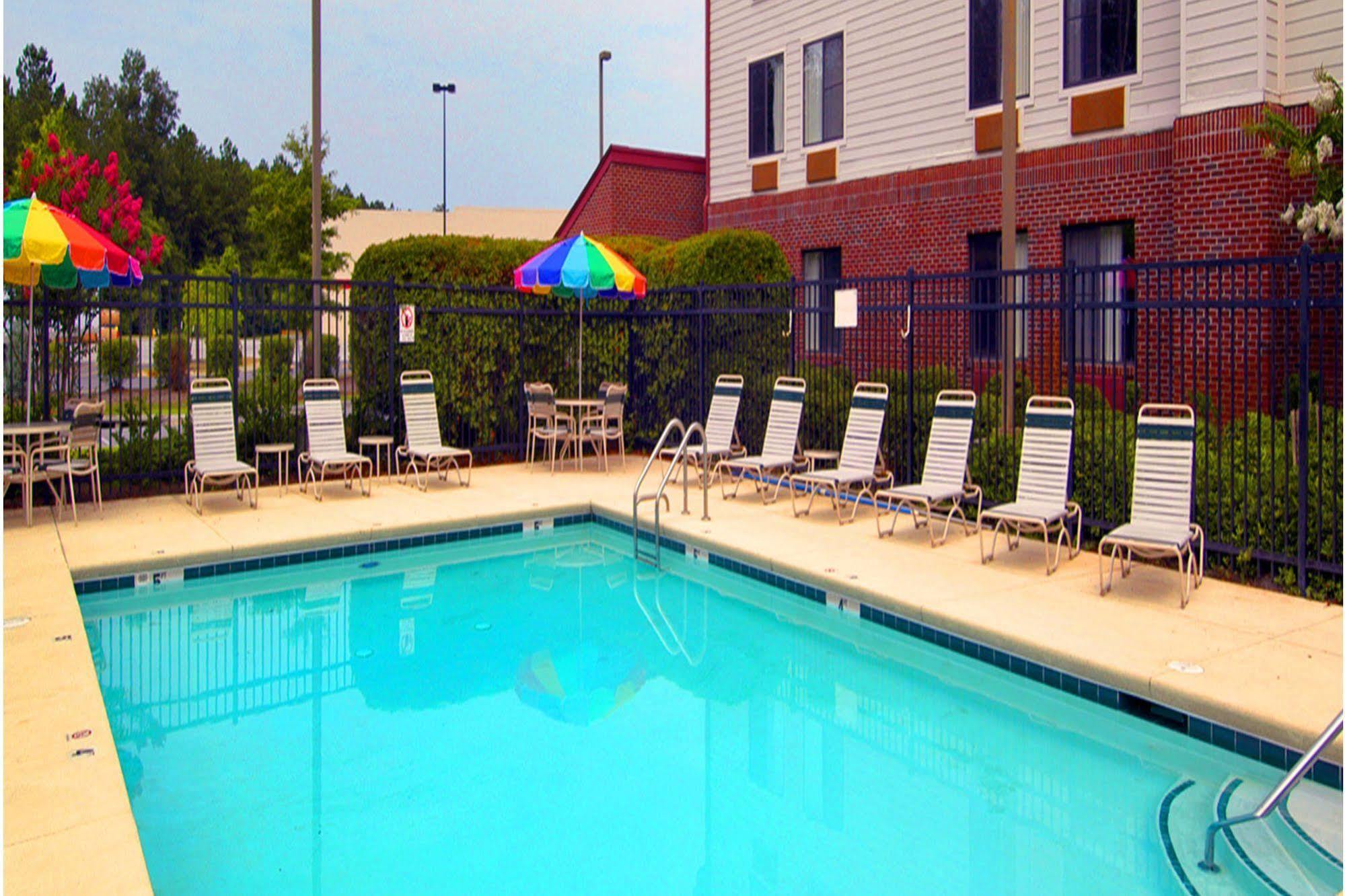Red Roof Inn & Suites Savannah Airport Pooler Exterior foto